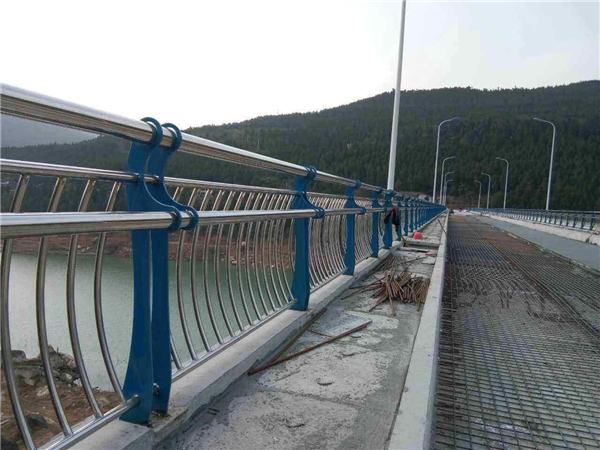 宿迁不锈钢桥梁护栏的特点及其在桥梁安全中的重要作用