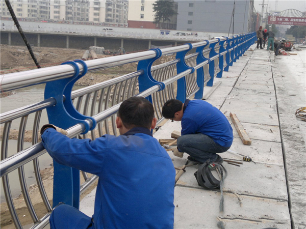 宿迁不锈钢河道护栏的特性及其在城市景观中的应用